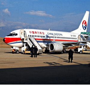 西庆空运公司航空快运业稳步发展的原因是什么？